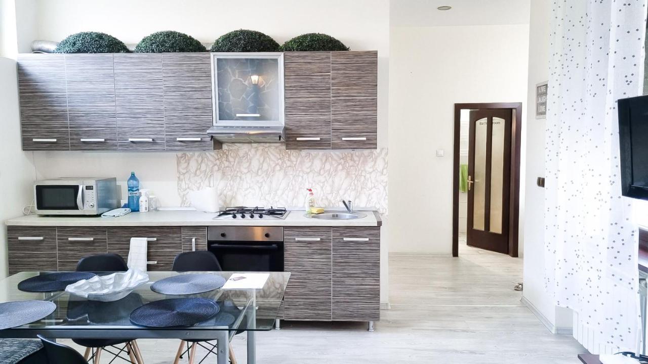 Simi Central Apartment Oradea Exterior foto